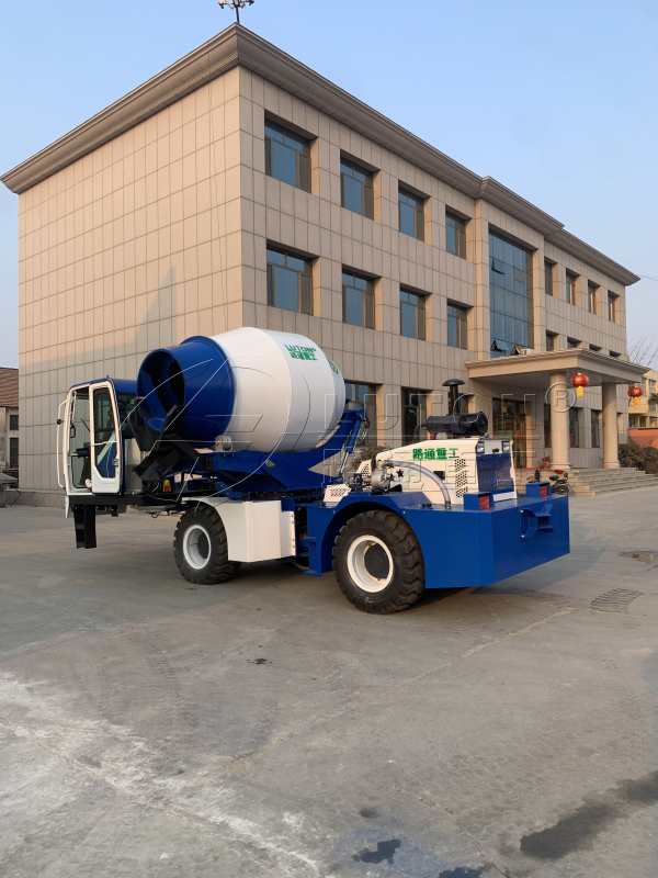 LUTON 3.5m3 self loading concrete mixer truck