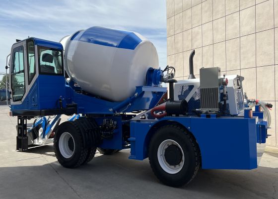 LT4.0 self loading concrete mixer